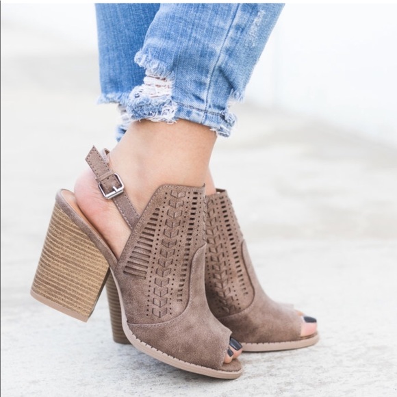 Taupe woven leatherette belted buckle bootie - Picture 2 of 7